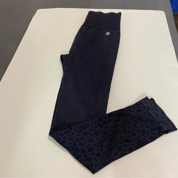 Cotton On Body Gray Leggings  Athletic Pants XSize Small - Picture 3 of 16